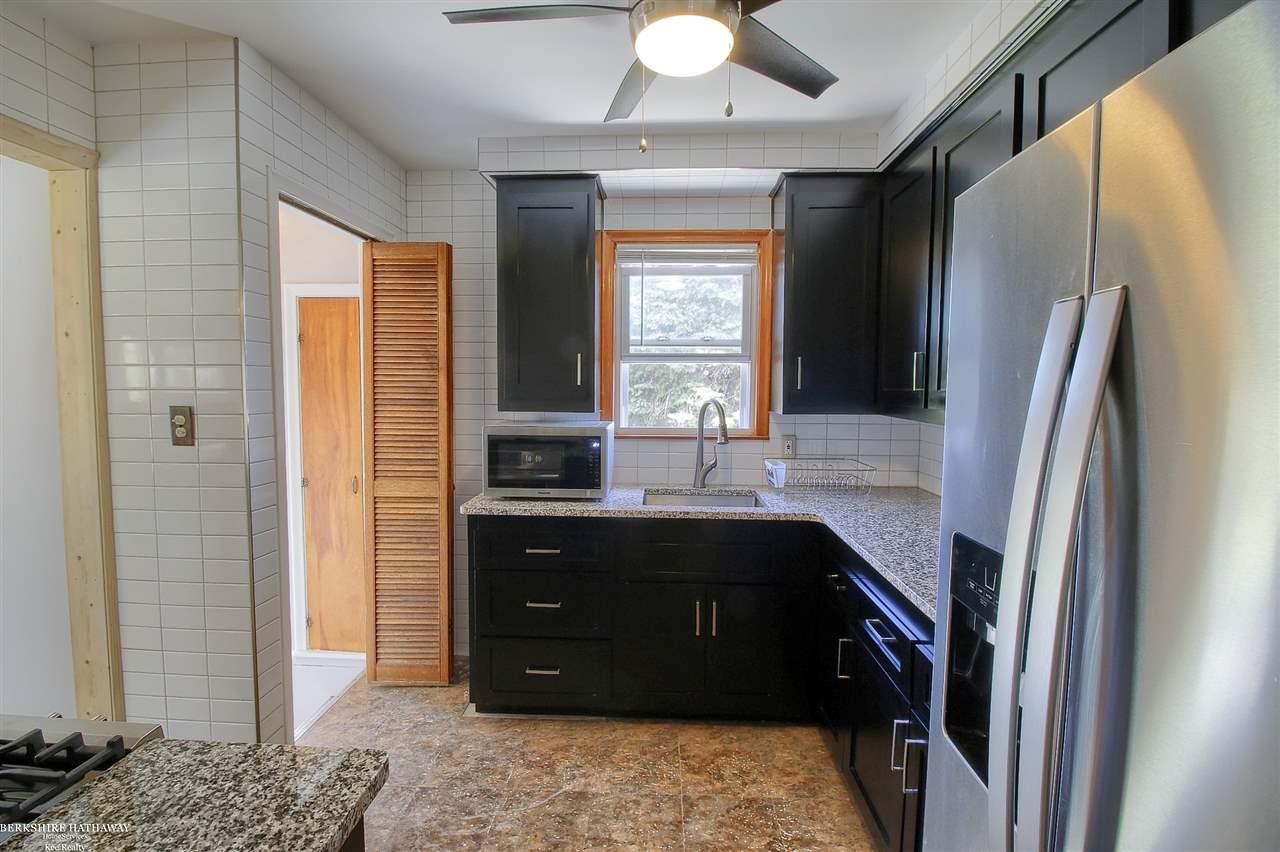 23782 Roxana Avenue Eastpointe, MI 48021 - Photo 9 of 32 50011288-8.JPG