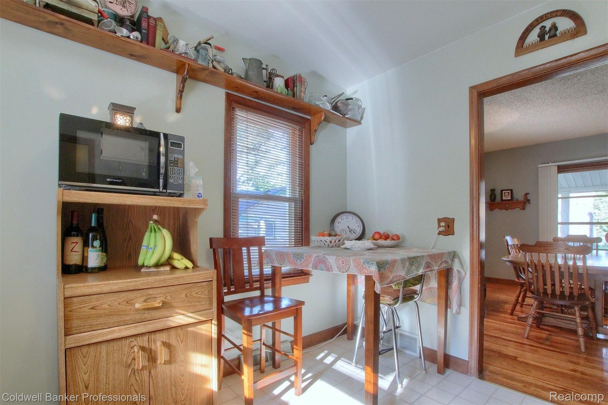 13646 Hoeft Road Belleville, MI 48111 - Photo 13 of 34 13-Breakfast-Nook.jpg