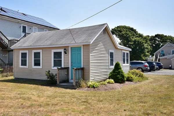 $1,400,000 | 151-153 Main Street, Bourne, MA 02532