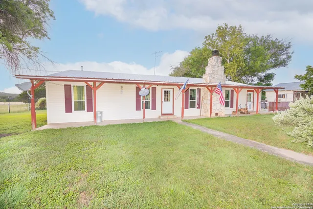 $399,000 | 1628 County Road 357, Utopia, TX 78884