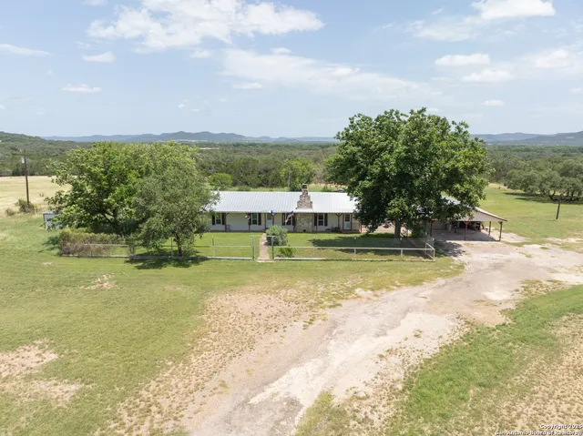 $399,000 | 1628 County Road 357, Utopia, TX 78884