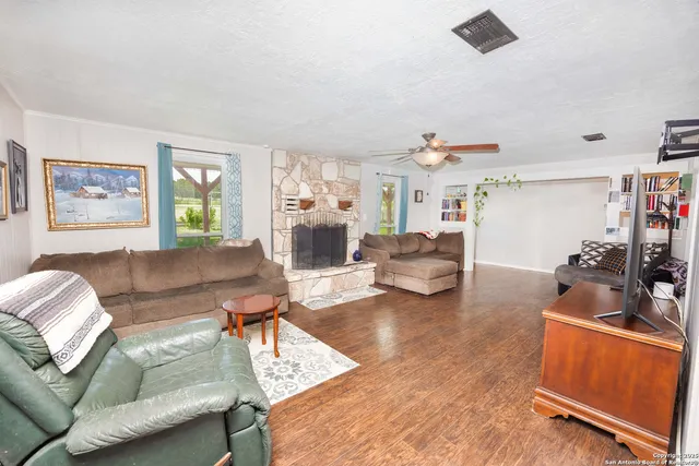 $399,000 | 1628 County Road 357, Utopia, TX 78884