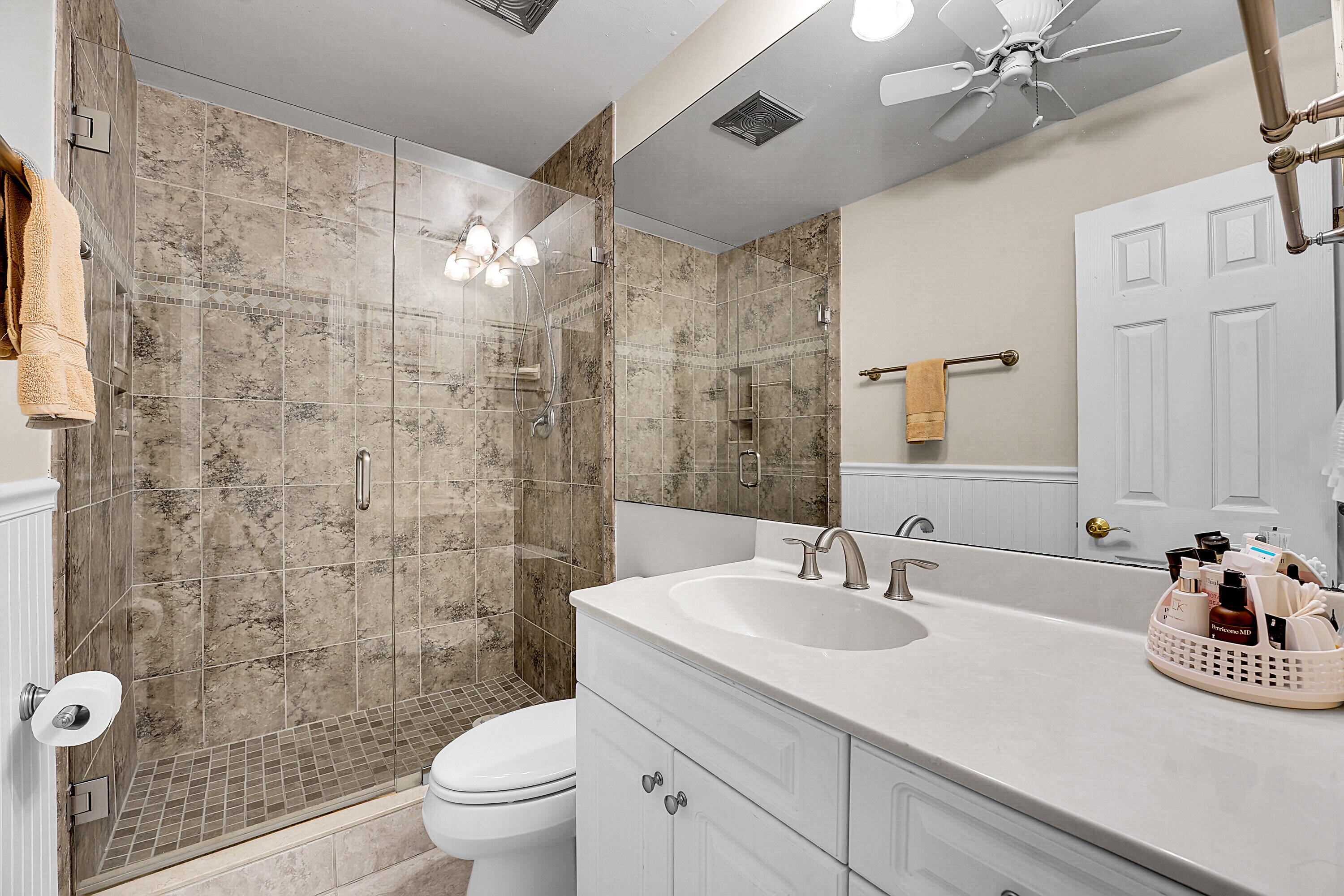 2929 Southeast Ocean Boulevard, Unit 13610 Stuart, FL 34996 - Photo 13 of 27 Primary bath