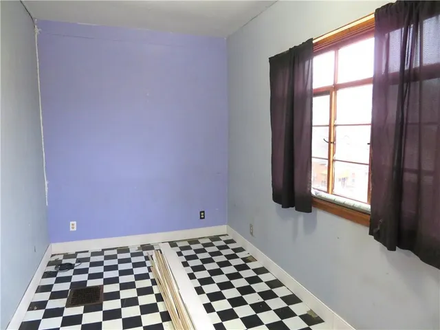 $89,900 | 277 Glenwood Drive, Ambridge, PA 15003