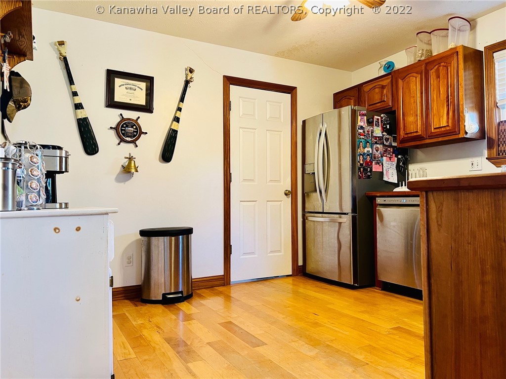 302 Country Road Salt Rock, WV 25559 - Photo 10 of 27 Gallery Image 10