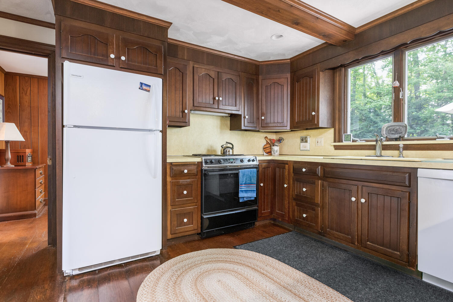 8 Pine Ridge Road Cumberland Foreside, ME 04110 - Photo 4 of 39 kitchen1