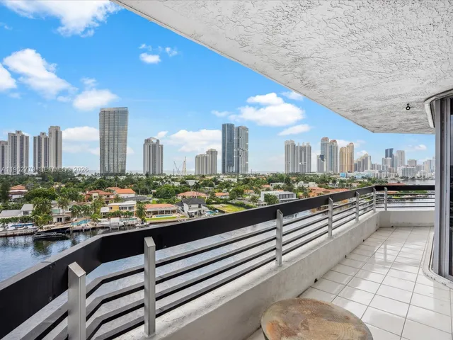 $4,300 | 19195 Northeast 36th Court, Unit 1010, Aventura, FL 33180