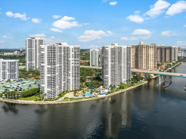 $4,300 | 19195 Northeast 36th Court, Unit 1010, Aventura, FL 33180