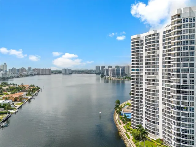 $4,300 | 19195 Northeast 36th Court, Unit 1010, Aventura, FL 33180