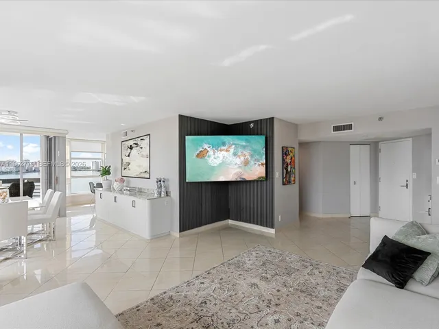 $4,300 | 19195 Northeast 36th Court, Unit 1010, Aventura, FL 33180