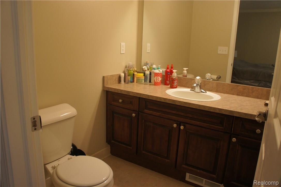 3404 Tremonte Circle Rochester, MI 48306 - Photo 8 of 20 bathroom