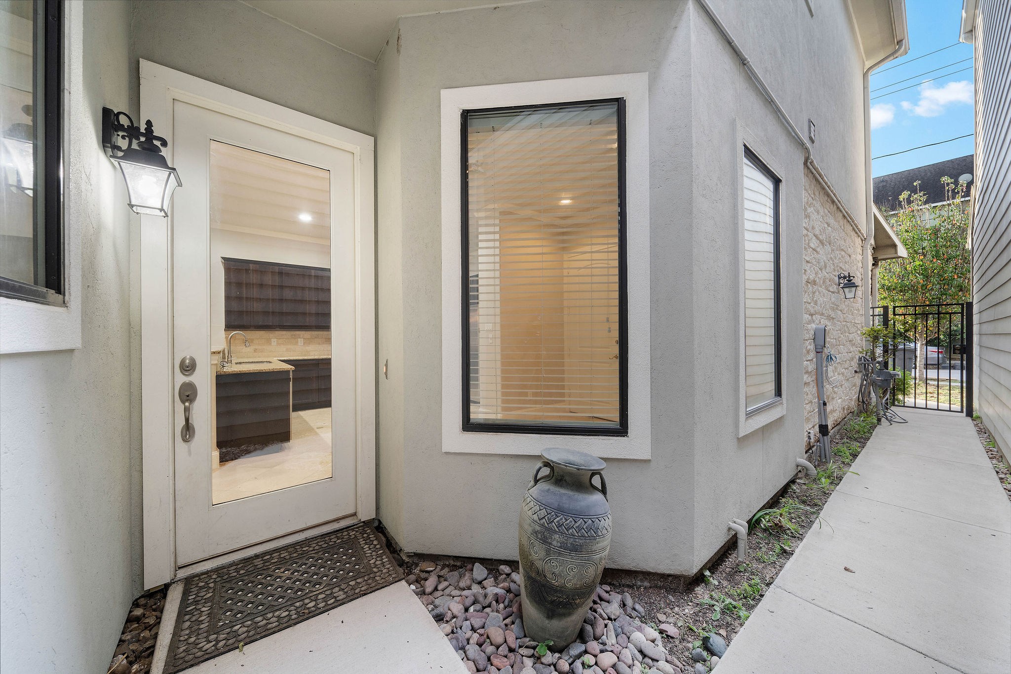 4214 Koehler Street, Unit A Houston, TX 77007 - Photo 3 of 23