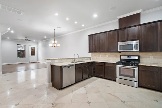 $3,300 | 4214 Koehler Street, Unit A, Houston, TX 77007