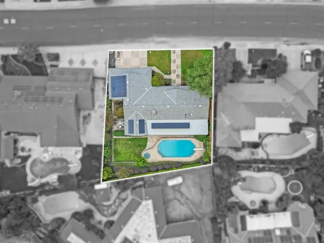 a picture of a bathroom