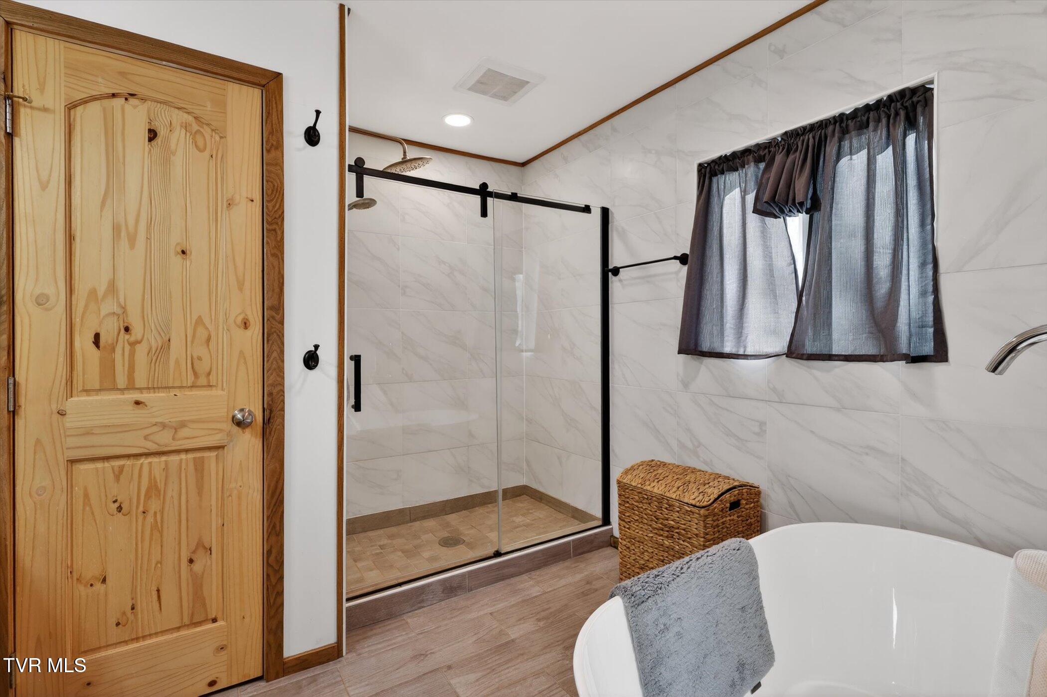 11343 Robinson Hollow Road Wise, VA 24293 - Photo 19 of 64 ensuite bathroom with soaking tub
