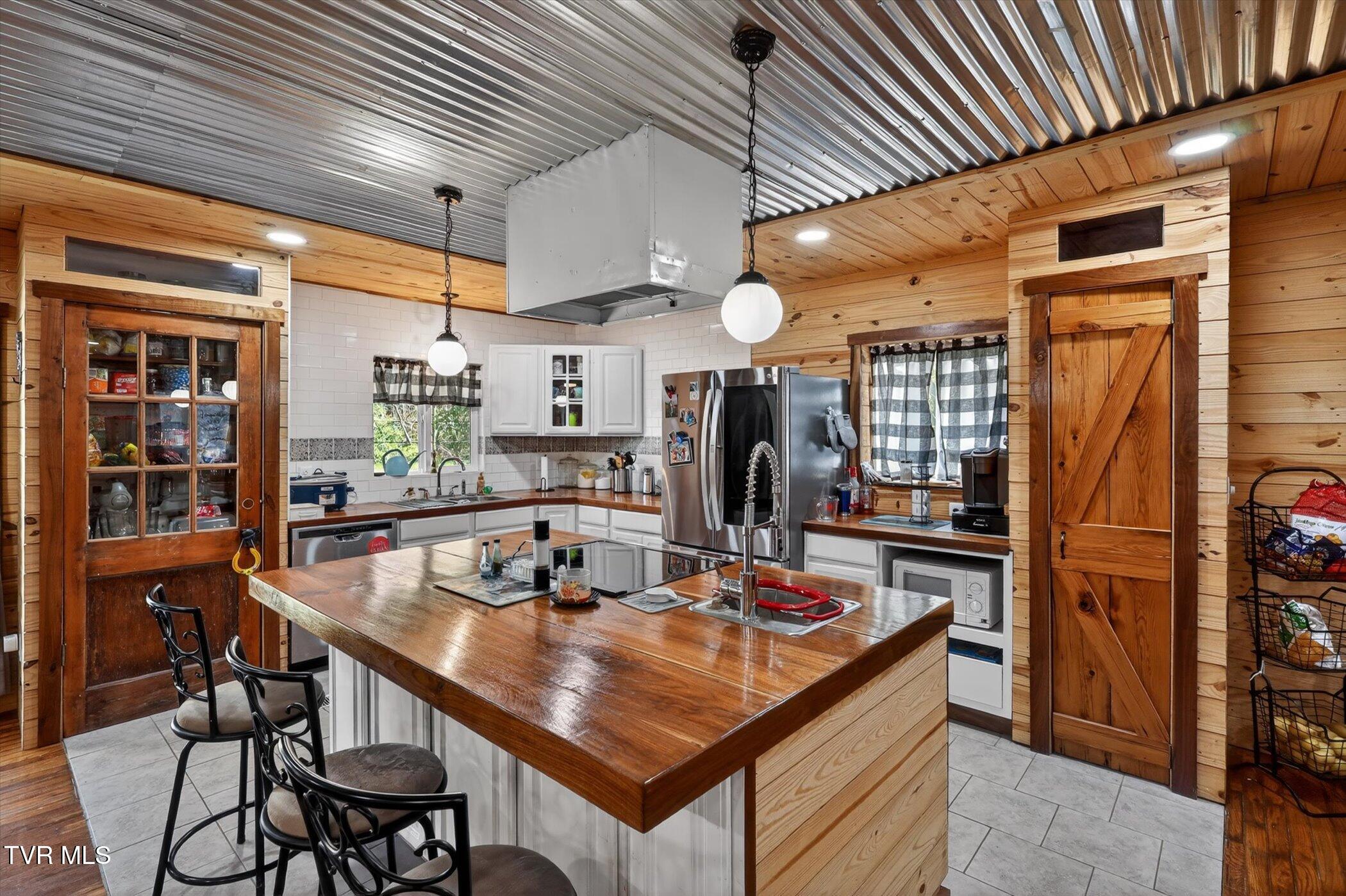 11343 Robinson Hollow Road Wise, VA 24293 - Photo 10 of 64 beautiful island and unique doors