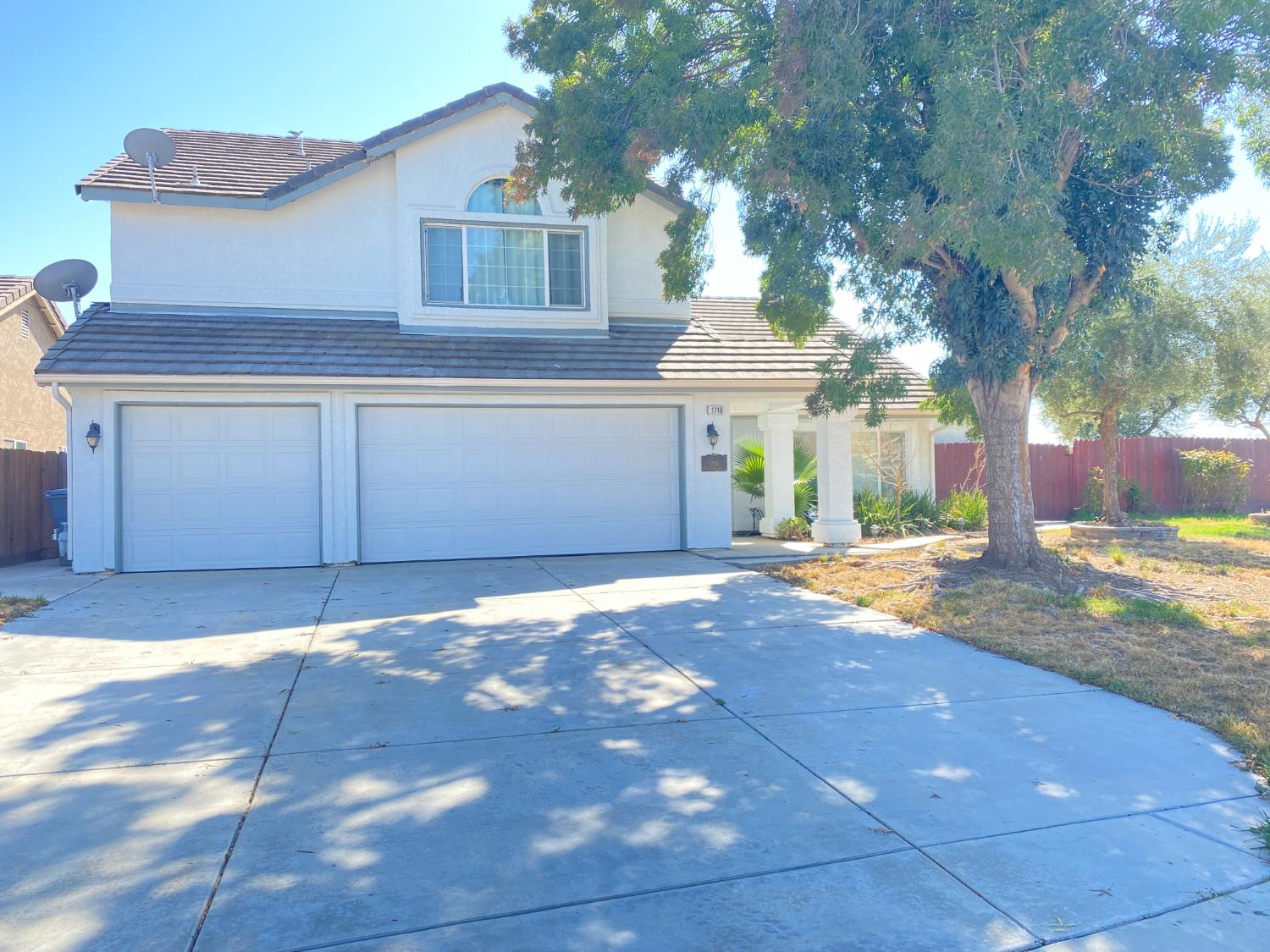 a view of a house with a yard and garage