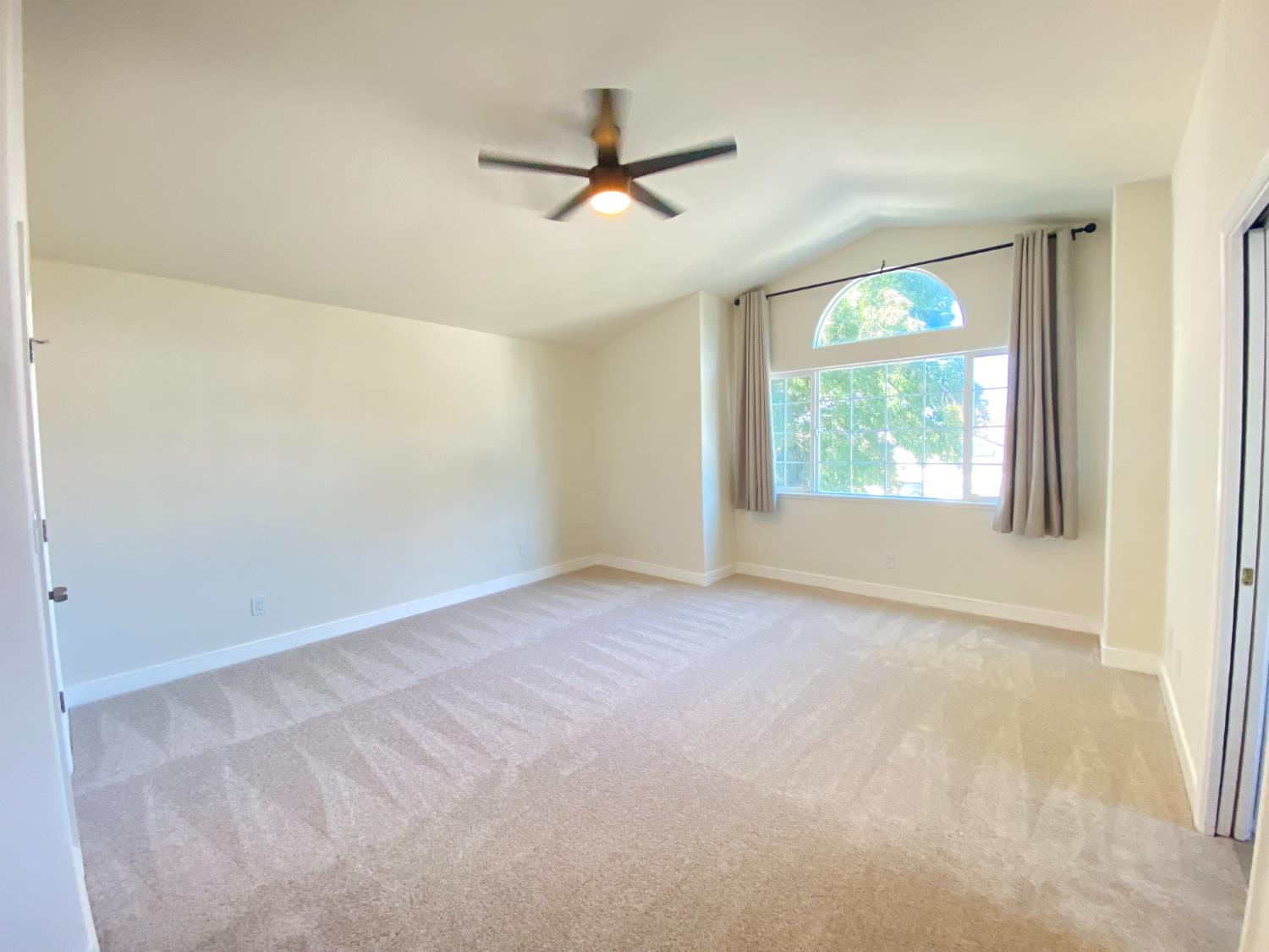 1716 Via Milano Gustine, CA 95322 - Photo 22 of 28 an empty room with a ceiling fan and window