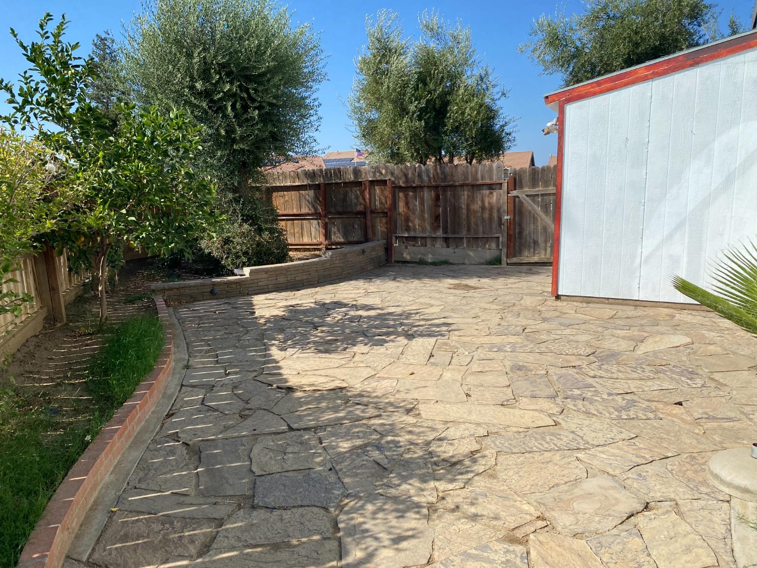 1716 Via Milano Gustine, CA 95322 - Photo 26 of 28 a view of a backyard with pathway