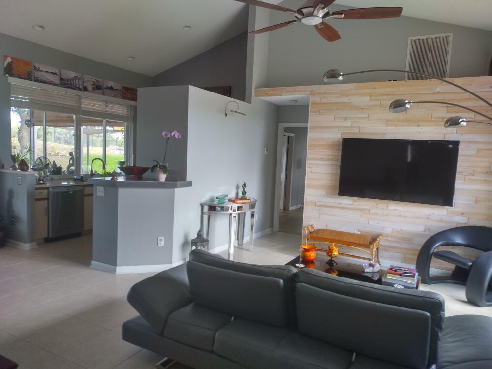 500 SW Aster Rd Living kitchen1