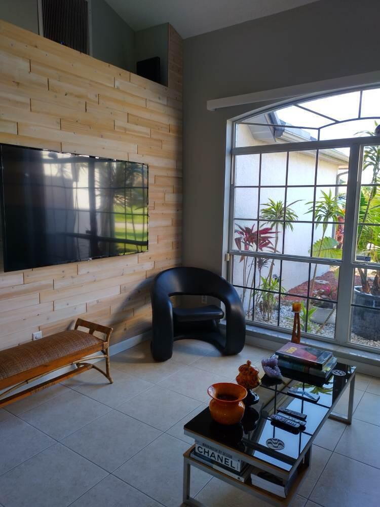500 SW Aster Rd Living 3