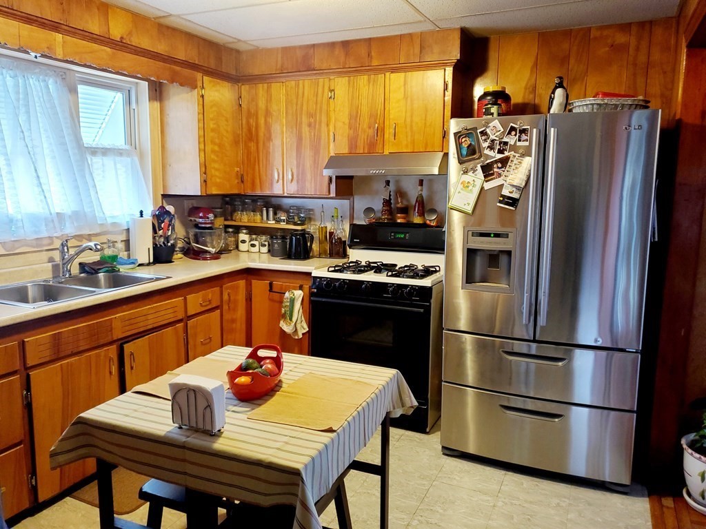 236 Gifford Road Westport, MA 02790 - Photo 4 of 17 Gallery Image 4