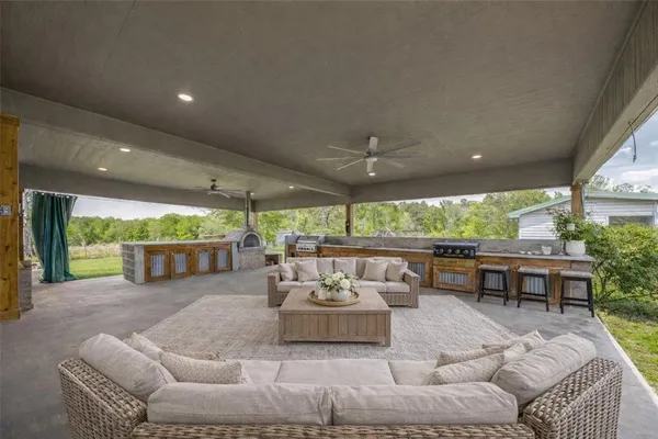 $1,100,000 | 1050 County Road 2618, Marietta, TX 75566