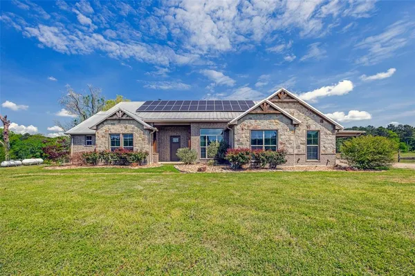 $1,100,000 | 1050 County Road 2618, Marietta, TX 75566