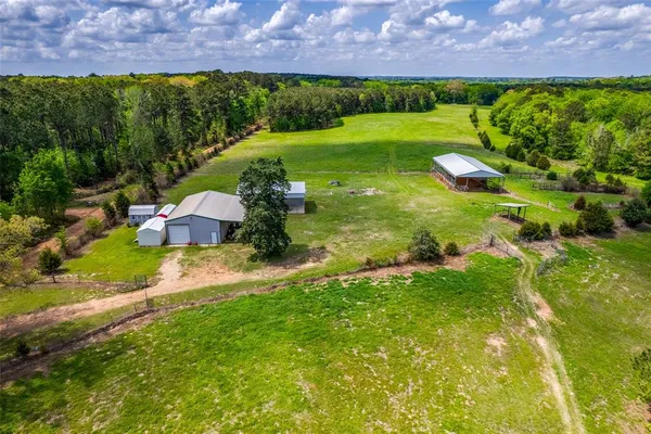 $1,100,000 | 1050 County Road 2618, Marietta, TX 75566