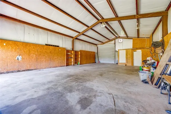 $1,100,000 | 1050 County Road 2618, Marietta, TX 75566