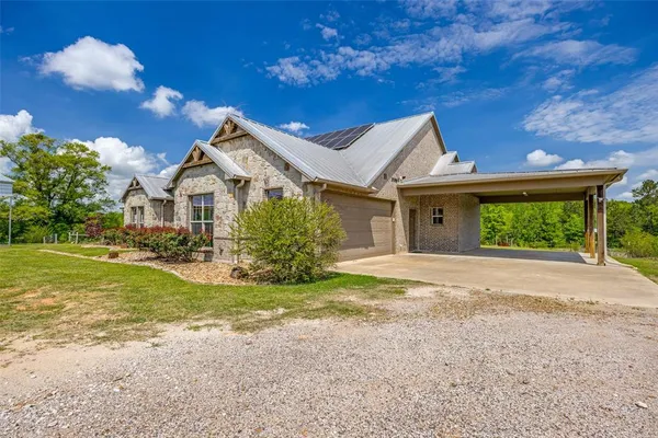 $1,100,000 | 1050 County Road 2618, Marietta, TX 75566