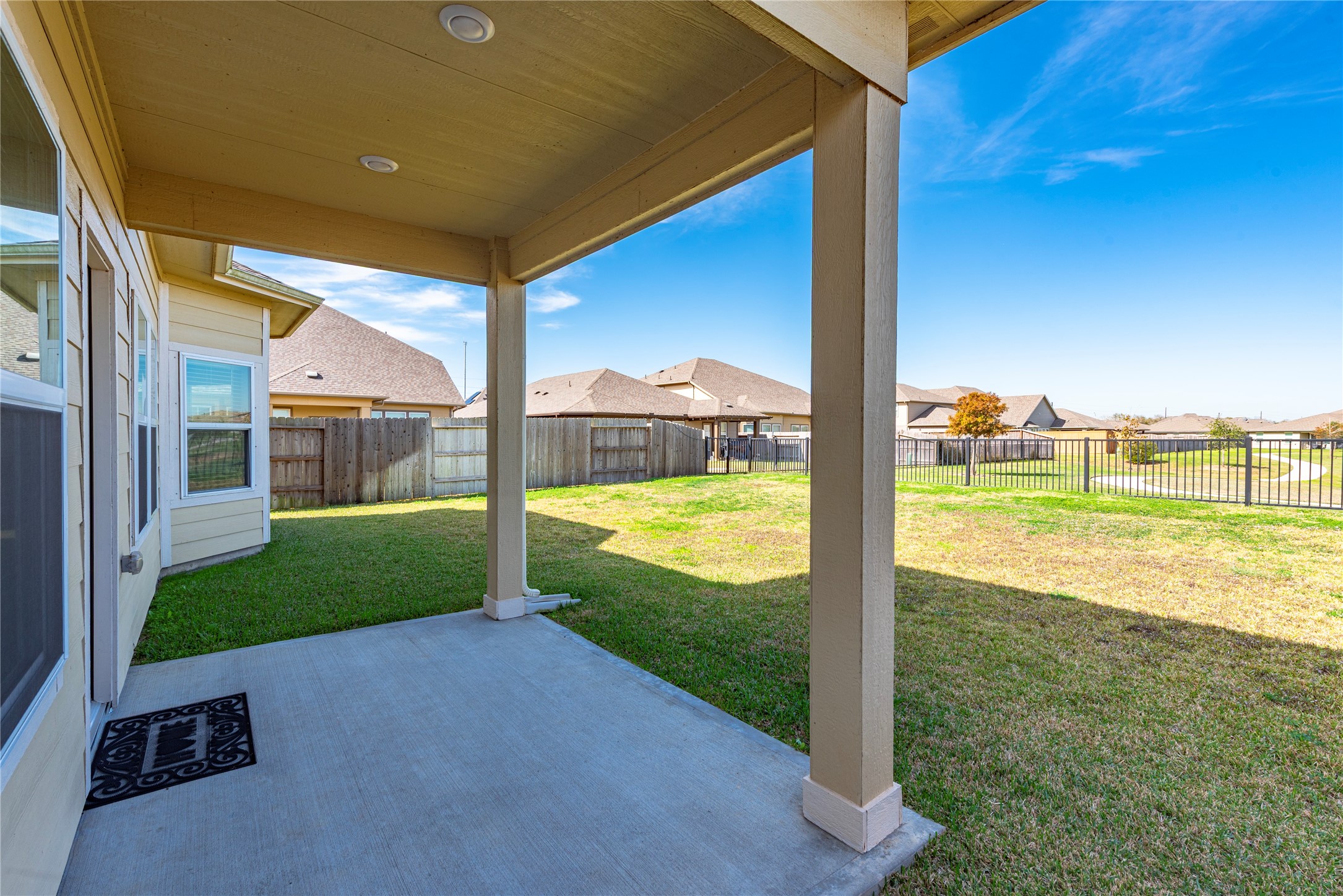 1203 Cascade Hls Drive Rosharon, TX 77583 - Photo 15 of 25 a view of a garden with an outdoor space