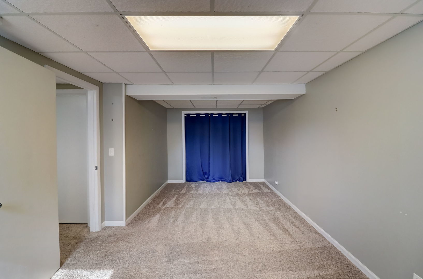 560 Willow Road Wauconda, IL 60084 - Photo 19 of 24 a view of hallway with a large window