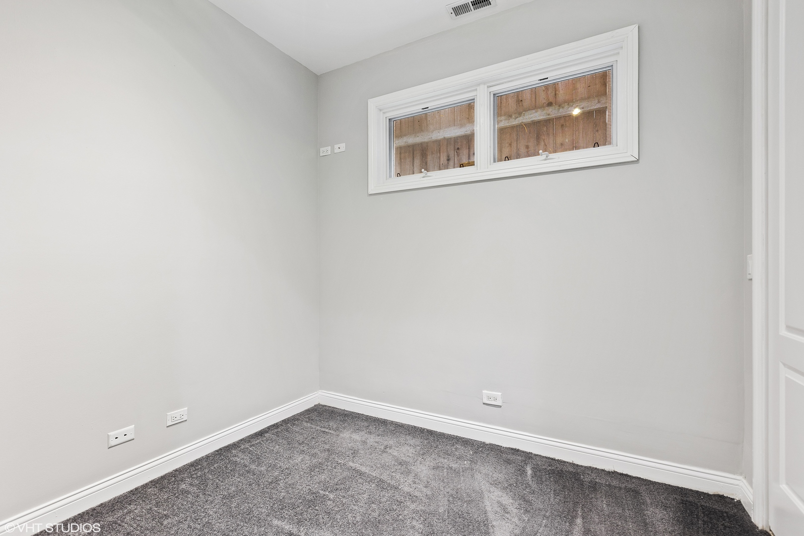 2038 West Race Avenue Chicago, IL 60612 - Photo 23 of 35 an empty room with a window