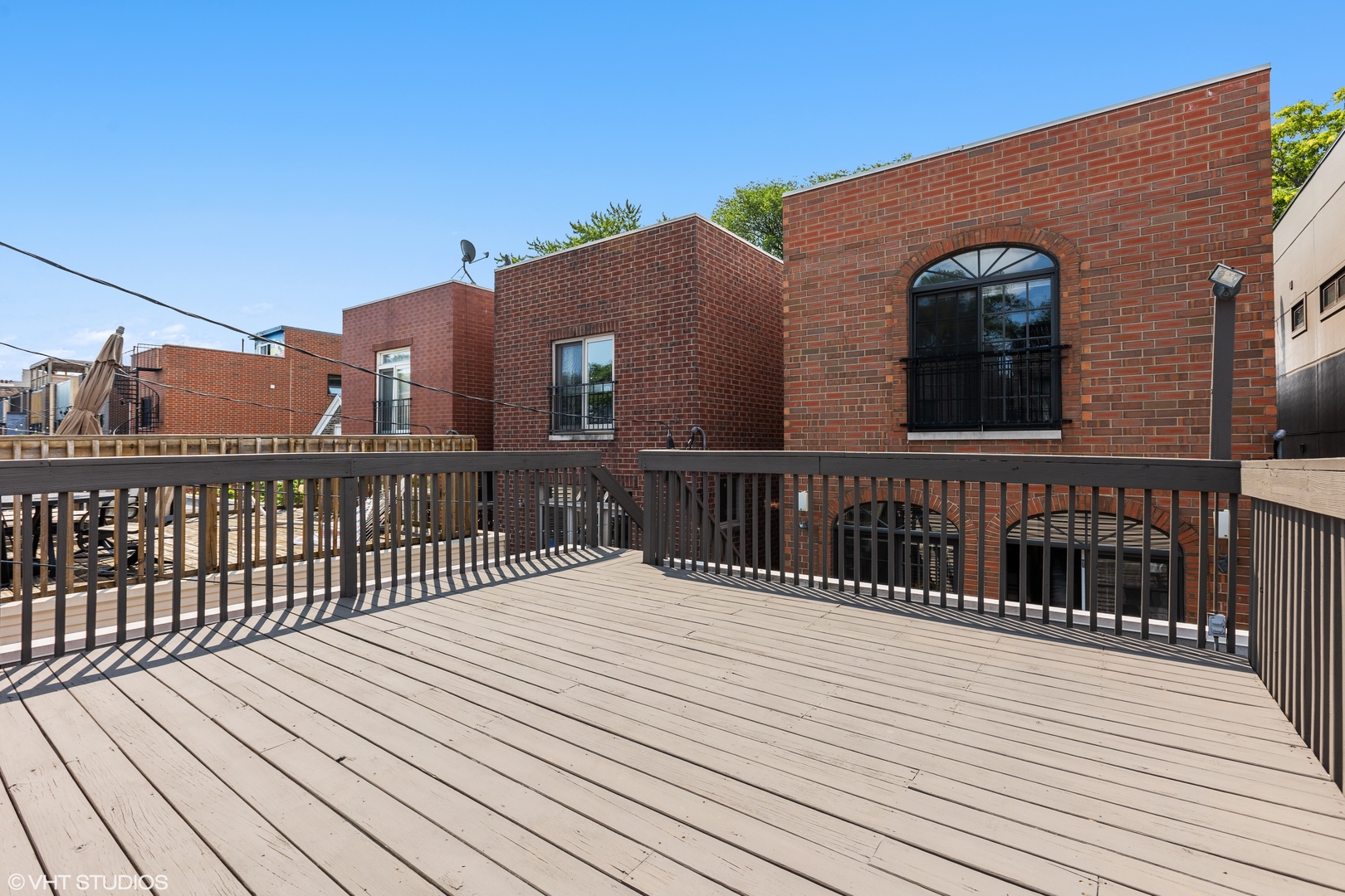 2038 West Race Avenue Chicago, IL 60612 - Photo 26 of 35 a view of a wooden building