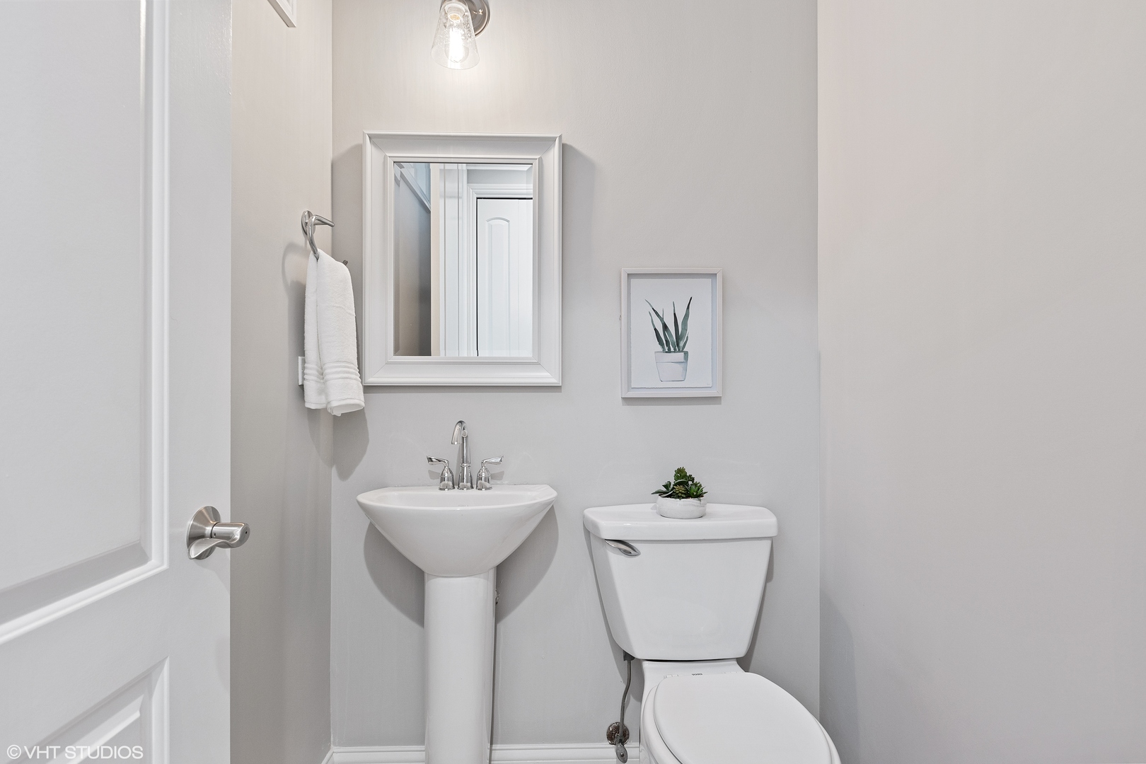 2038 West Race Avenue Chicago, IL 60612 - Photo 5 of 35 a bathroom with a toilet a sink and mirror