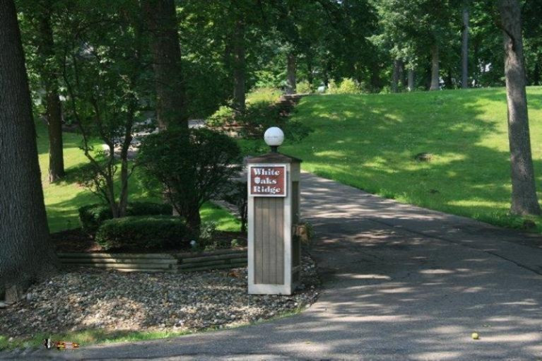 White Oaks Ridge Buchanan, MI 49107 - Photo 2 of 3 White Oaks Entrance