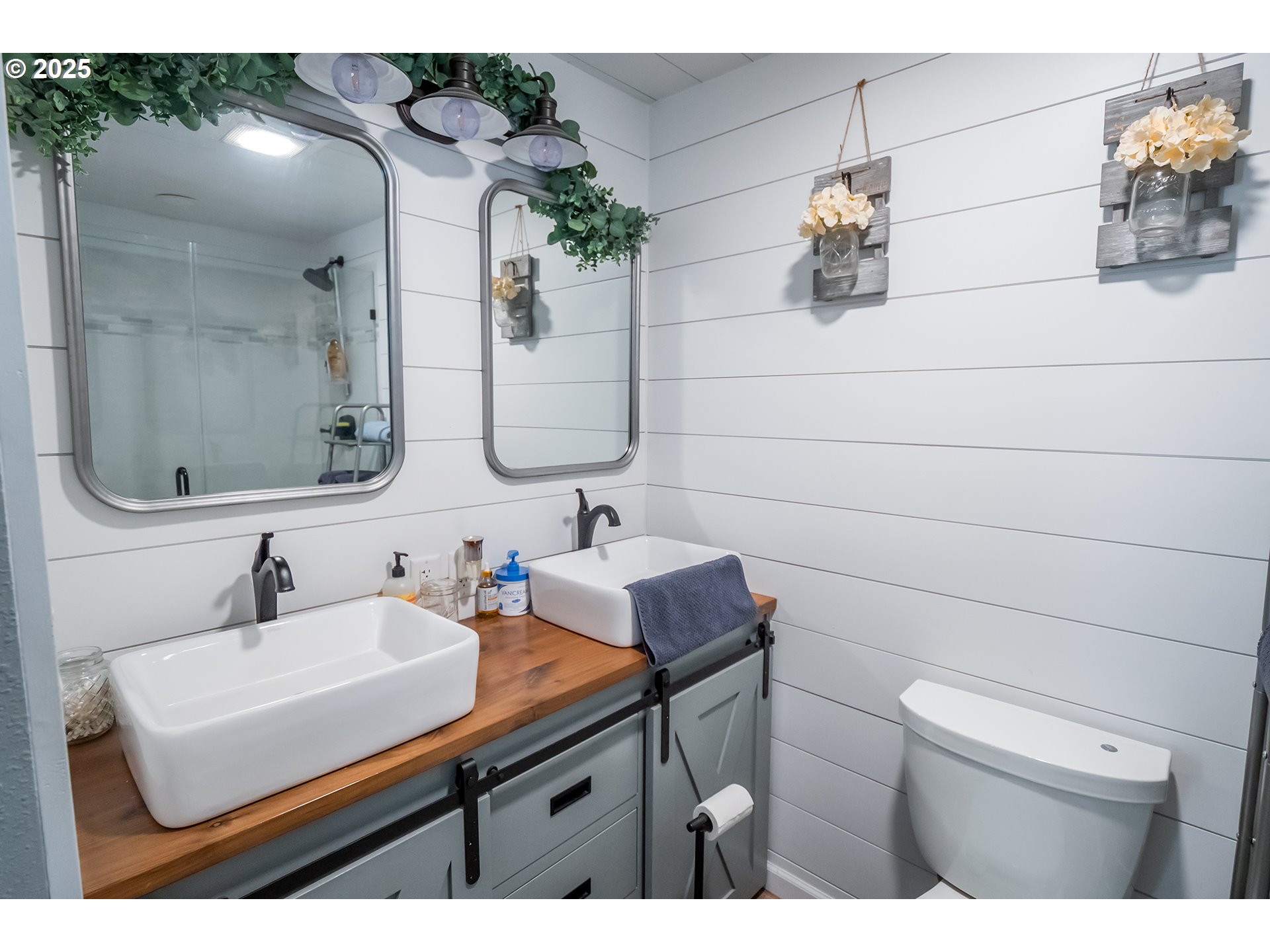 732 53rd Street Springfield, OR 97478 - Photo 14 of 27 a bathroom with a sink a toilet and mirror