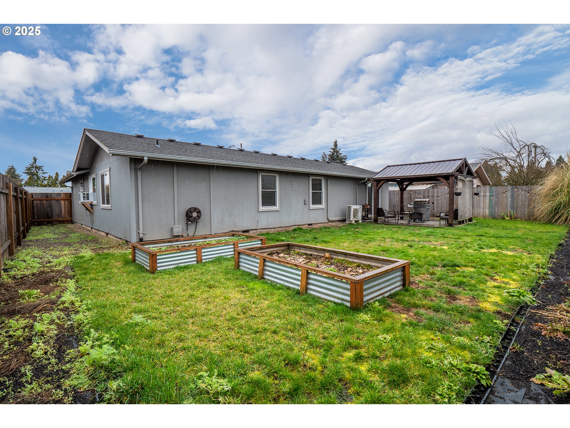 732 53rd Street Springfield, OR 97478 - Photo 25 of 27 a swimming pool with outdoor seating and yard
