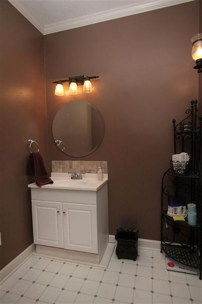191 Woodlark Road Versailles, KY 40383 - Photo 18 of 23 Half bath off family room