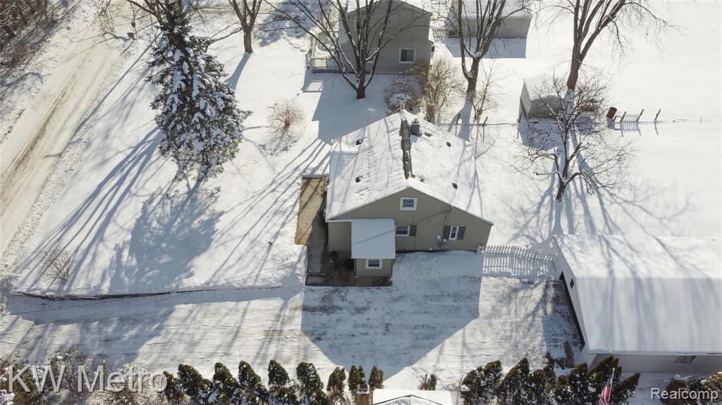 235 Eleanor Road Highland, MI 48356 - Photo 3 of 28
