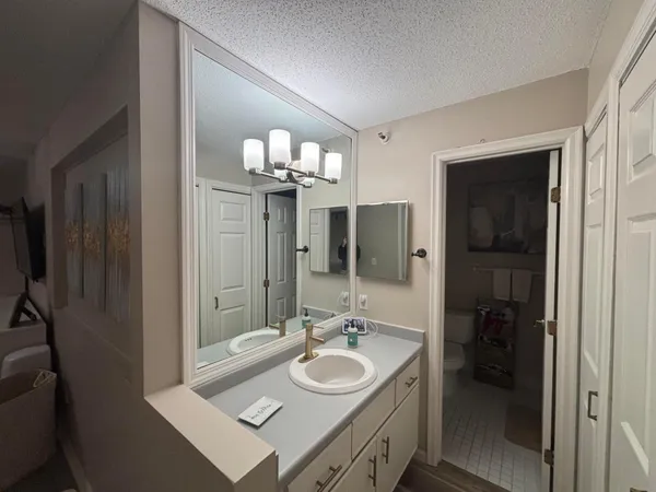 $225,680 | 7625 Edinborough Way, Unit 2318, Edina, MN 55435