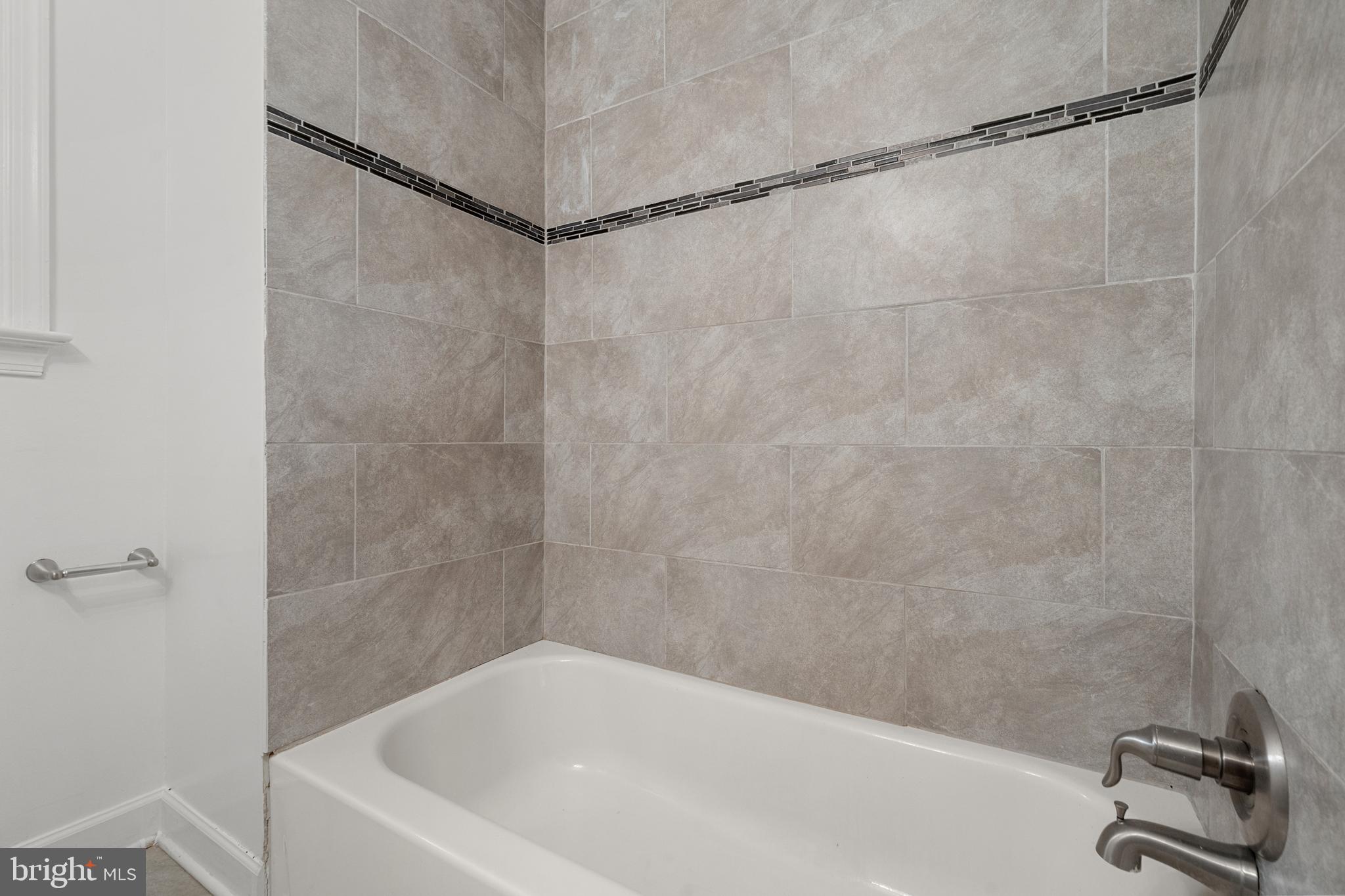 5505 Heming Avenue Springfield, VA 22151 - Photo 19 of 37 a bathroom with a shower and a bath tub