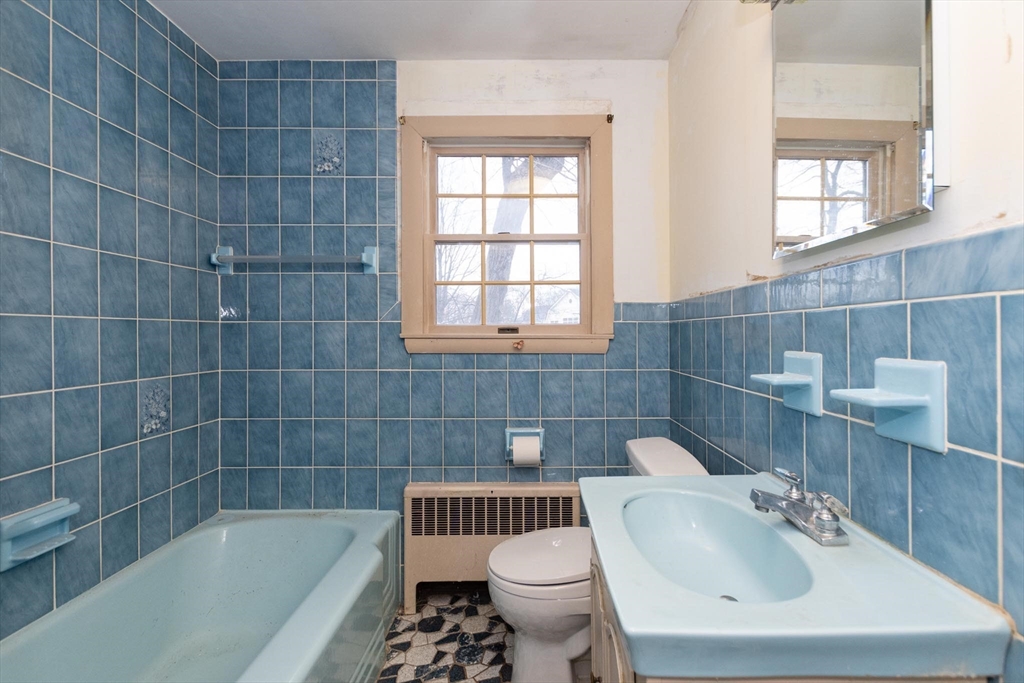 168 Richdale Road Needham, MA 02494 - Photo 14 of 18 a bathroom with a sink toilet and bathtub