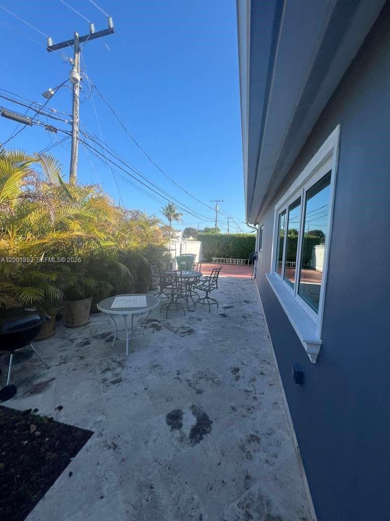 6900 Southwest 22nd Street Miami, FL 33155 - Photo 4 of 44 Gallery Image 4