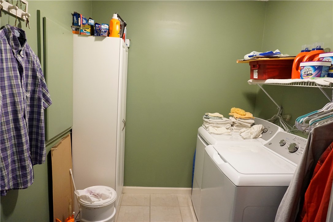 5710 Wooddell Ridge Road Waycross, GA 31503 - Photo 18 of 35 Laundry room
