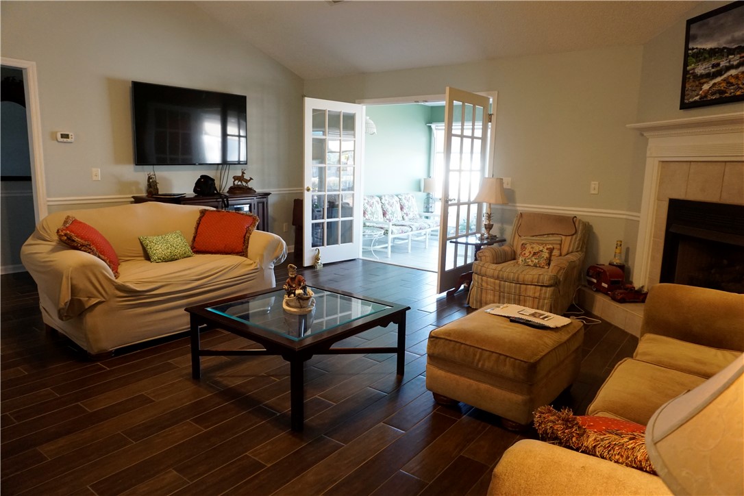 5710 Wooddell Ridge Road Waycross, GA 31503 - Photo 20 of 35 Great room view