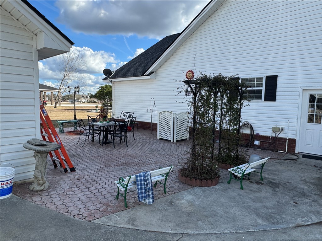 5710 Wooddell Ridge Road Waycross, GA 31503 - Photo 27 of 35 Patio, courtyard .
