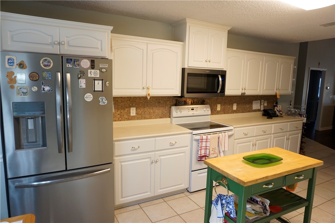 5710 Wooddell Ridge Road Waycross, GA 31503 - Photo 4 of 35 Kitchen