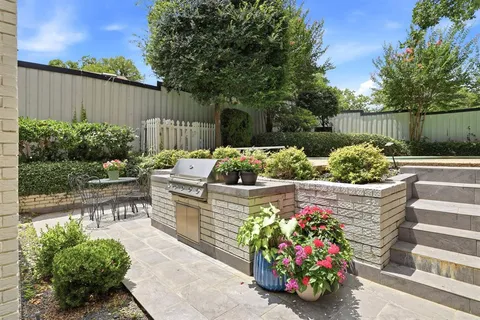 $699,999 | 1809 Southpark Drive, Arlington, TX 76013